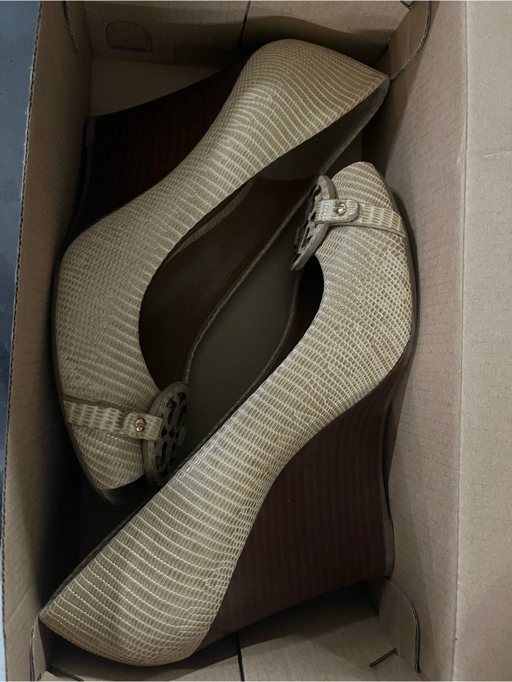 Tory Burch Neutral Textured Leather Wedge Pumps - Picture 4 of 5